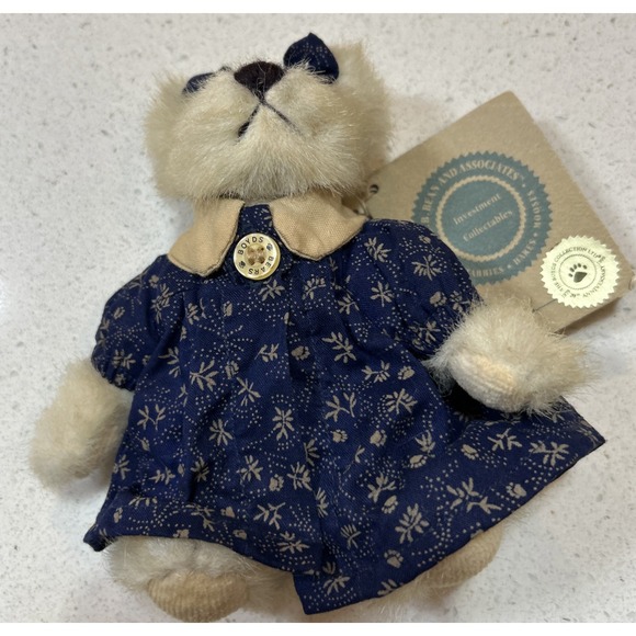 Minnie Whitebruin‎ Boyd Bears - Picture 1 of 3
